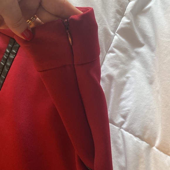 Venus Burgundy pencil skirt - Picture 4 of 7